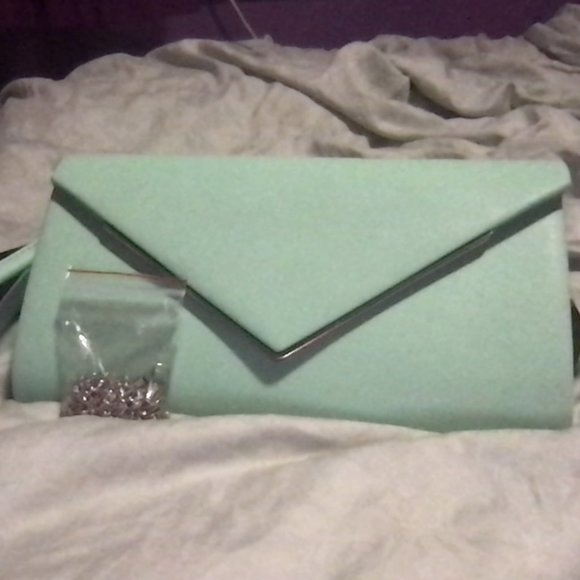 Arden pastel green summer clutch - Picture 7 of 14